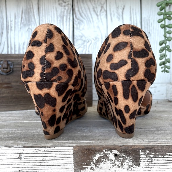 Journey Collection Leopard Wedges - Picture 4 of 5